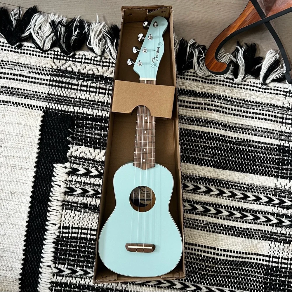 Fender Venice Soprano Ukulele, Daphne Blue - Picture 4 of 10